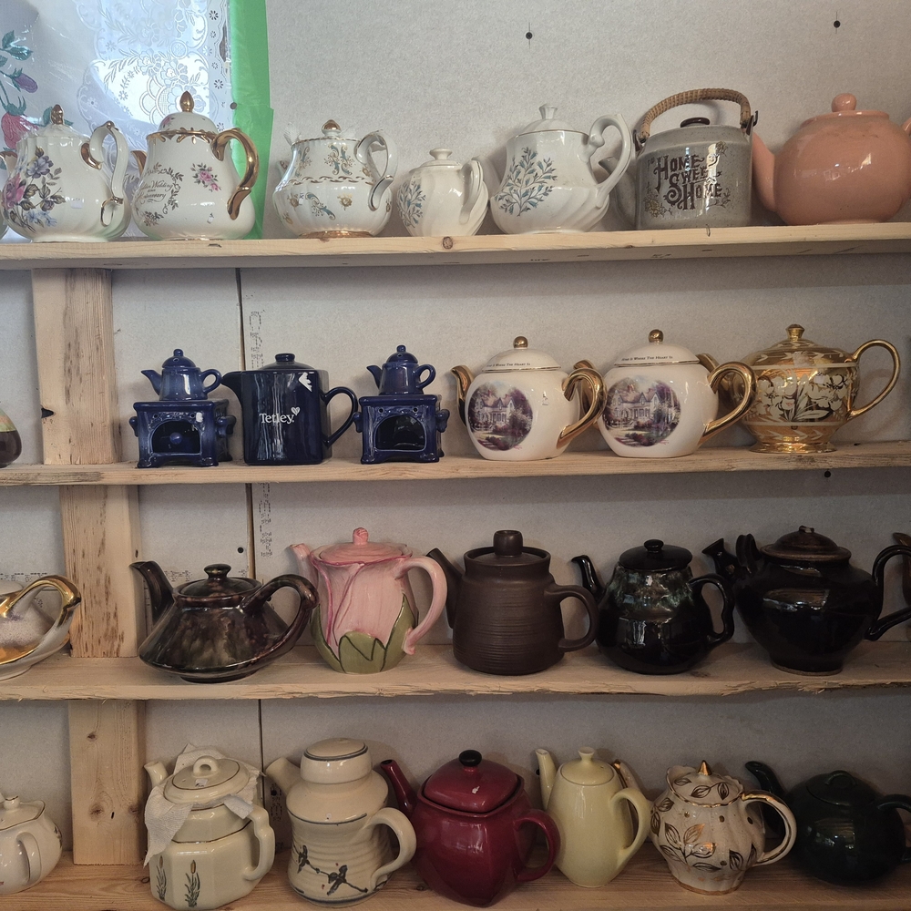 Assorted Ceramic Teapot Collection - Picture 14 of 16